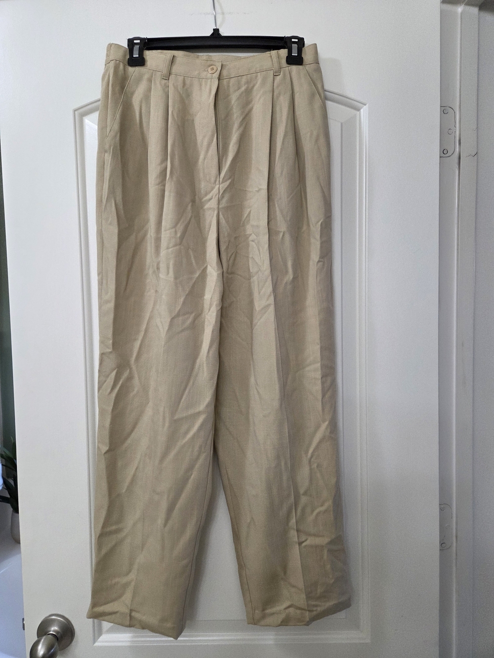 Sag Harbor Pleated Khaki Chinos - Tan